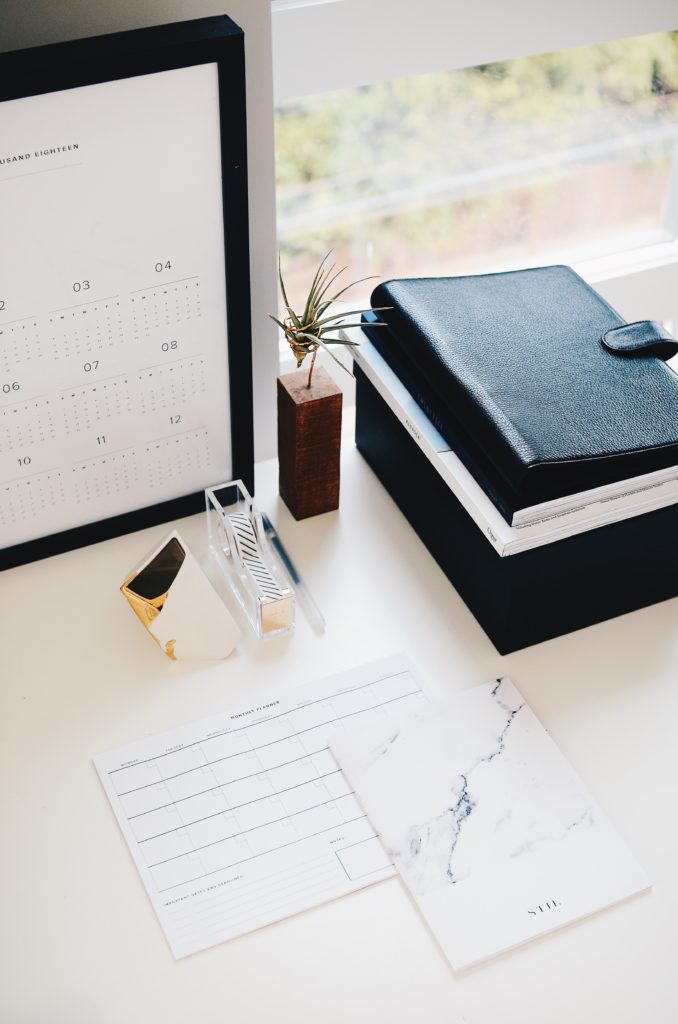 Image showing calendar and notepad on the desk.